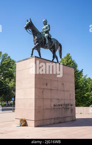 Marsalkka Mannerheimin ratsastajapatsas ou statue équestre du maréchal Mannerheim par Aimo Tukiainen, érigée en 1960, à Helsinki, en Finlande Banque D'Images