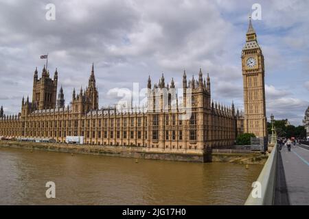 Londres, Royaume-Uni. 6th juillet 2022. Chambres du Parlement et vue de jour de Big Ben. Banque D'Images