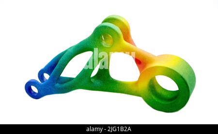 Modèle en plastique abstrait coloré imprimé sur une imprimante 3D à partir de poudre isolée sur fond blanc. Multi Jet Fusion MJF. L'imprimante 3D a imprimé des modèles tridimensionnels. Nouvelle technologie d'impression additif 3D Banque D'Images