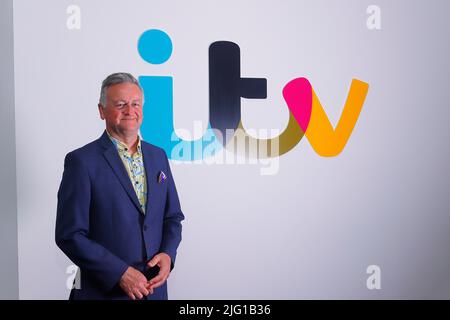 Jon Mitchell, météorologue de l'ITV et présentateur météo le plus longtemps en service, devrait prendre sa retraite à la fin du mois de juillet 2022 Banque D'Images