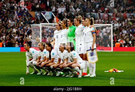 Manchester, Royaume-Uni. 6th juillet 2022. L'Angleterre se fait la queue lors du match de l'UEFA Women's European Championship 2022 à Old Trafford, Manchester. Crédit photo à lire : Darren Staples/Sportimage crédit : Sportimage/Alay Live News Banque D'Images