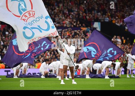 MANCHESTER, ROYAUME-UNI. 6th JUILLET la cérémonie d'ouverture du match d'ouverture des femmes de l'UEFA Euro 2022 dans le groupe A entre l'Angleterre et l'Autriche à Old Trafford, Manchester, le mercredi 6th juillet 2022. (Credit: Pat Scaasi | MI News) Credit: MI News & Sport /Alay Live News Banque D'Images