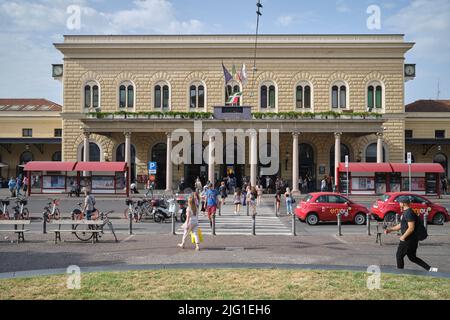 Gare centrale de Bologne Bologne Italie Banque D'Images