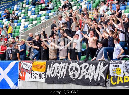 St Mirren fans - Linfield vs St Mirren, samedi 2nd juillet 2022, Windsor Park, Belfast Banque D'Images