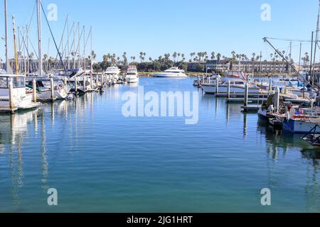 Bateaux et yachts à Vintage Marina à Oxnard, Californie, un après-midi ensoleillé Banque D'Images