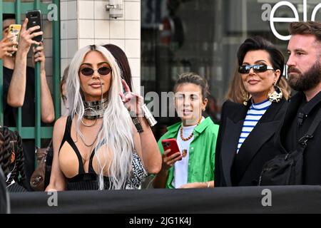 Kim Kardashian, Kris Jenner assistant au spectacle Jean Paul Gaultier x Olivier Rousting pendant la haute Couture du PFW à Paris, France sur 6 juillet 2022. Photo de Julien Reynaud/APS-Medias/ABACAPRESS.COM Banque D'Images