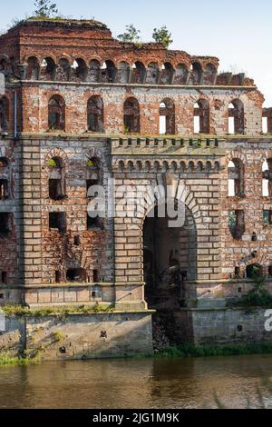 Nowy Dwor Mazowiecki, Pologne - 12 août 2021. Grenier de la forteresse de Modlin en été Banque D'Images