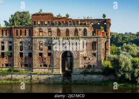 Nowy Dwor Mazowiecki, Pologne - 12 août 2021. Grenier de la forteresse de Modlin en été Banque D'Images