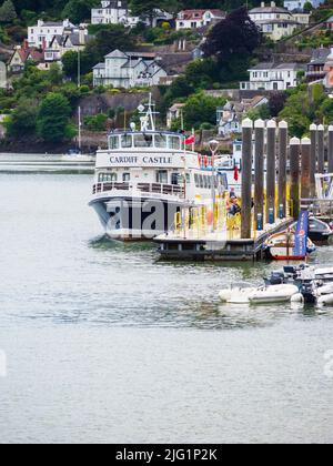 Ferry pour passagers du château de Cardiff à l'extrémité de Dartmouth, Devon, Royaume-Uni, de Dartmouth à Totnes River Dart route. Banque D'Images