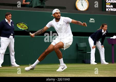 Tous, Royaume-Uni. 6th juillet 2022. Club de tennis sur gazon, Wimbledon, Londres, Royaume-Uni : Nick Kyrgios d'Australie lors de son match de quart-finale contre Cristian Garin aujourd'hui à Wimbledon. Crédit : Adam Stoltman/Alamy Live News Banque D'Images