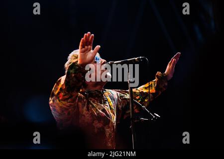 Foto del concerto di Liam Gallagher sul palco del Lucca Festival d'été en Italie Banque D'Images