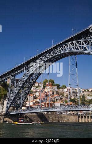 Pont Dom Luis I sur le Douro et Porto, Portugal. Banque D'Images