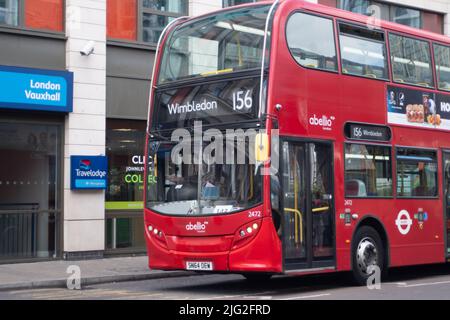 Vauxhall, Londres, Royaume-Uni. 5th juillet 2022. Numéro 156 à Vauxhall en direction de Wimbledon. Les championnats de tennis de Wimbledon se termineront dimanche. Crédit : Maureen McLean/Alay Banque D'Images