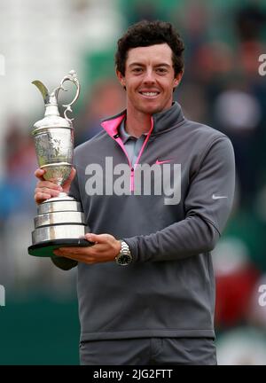Photo du dossier datée du 20-07-2014 de Rory McIlroy, en Irlande du Nord. McIlroy a terminé deuxième, huitième et cinquième dans les majors cette saison après finalement avoir fini sa mauvaise habitude de se lever à des démarrages lents, bien qu'il n'a pas vraiment été en conflit pour gagner sur le dos neuf dans le tour final. Date de publication : jeudi 7 juillet 2022. Banque D'Images