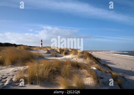 Image panoramique du phare de la liste est contre ciel bleu, Sylt, Frise du Nord, Allemagne Banque D'Images