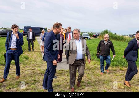 Pays-Bas, le 8th juillet 2022 - le ministre du logement Hugo de Jonge visite le Zuidplaspolder où un nouveau village sera construit avec 8000 maisons à Zuidplas Banque D'Images