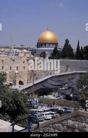 Vue panoramique de la vieille ville de Jeruslame depuis le Mont d'Oliver, jew cimenter juifs à la cimétrie des juifs, le Mont Zion, mur ouest, les gens qui prient au mur ouest, reconstruit le quartier des bijouteries et la ville de David crárdo, les gens dans la vie quotidienne à Jérusalem.la mosquée Al Aqsa et le temple de Mount Mosaue en Israël (Holand ) 3 septembre 2007 (Photo de Francis Dean/Dean Pictures) Banque D'Images