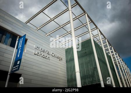 Londres - juin 2022 : Imperial College London, un panneau extérieur de renommée université britannique sur le campus de South Kensington Banque D'Images