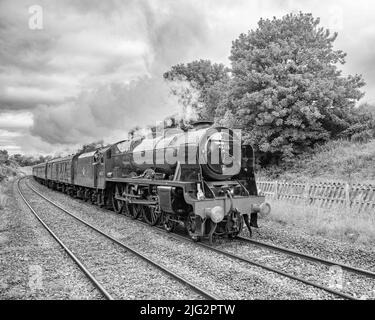 Scarborough Spa Express 7th juillet 2022 avec Scots Guardsman (46115) en train de traverser long Preston, North Yorkshire, sur la ligne Settle & Carlisle. Banque D'Images