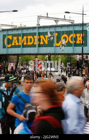 Londres, Royaume-Uni - 17 juin 2012: La vue du marché de Camden, dans la ville de Camden, également appelé Camden Lock. Le marché est l'une des attractions les plus populaires de Lo Banque D'Images