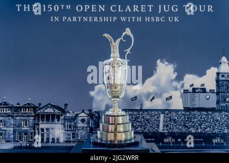 Edinburgh, Royaume-Uni. 06 juillet 2022 en photo : The Claret Jug, qui sera disputée lors des championnats de golf British Open de 150th à St Andrews au City Arts Centre d'Édimbourg dans le cadre d'une tournée en partenariat avec HSBC. Crédit : Rich Dyson/Alay Live News Banque D'Images