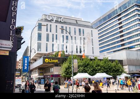 Londres - 2022 juin : Livat Hammersmith, un centre commercial et un complexe de bureaux sur King Street à l'ouest de Londres Banque D'Images