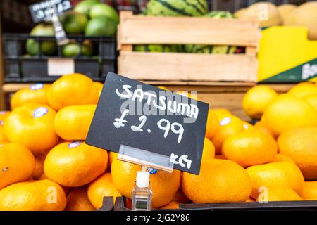 Londres- satsumas à vendre £2,99 par kg sur les grands magasins Banque D'Images