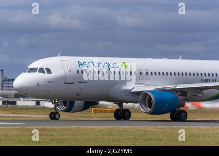 AER Lingus Airbus A320-200 a nommé St Eunan à l'aéroport de Manchester. EI-DEK rég. Banque D'Images