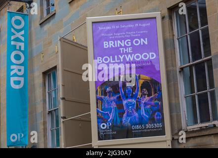 Apportez le Bollywood Oxford Playhouse à Oxford, dans l'Oxfordshire, Royaume-Uni, lors d'une journée humide de pluie en août Banque D'Images