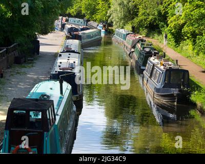 Le puttering autour sur les bateaux de ménage est une tradition typiquement anglaise de loisirs. Les cours d'eau, canaux, cours d'eau et rivières d'Oxford sont une source de nombreux tr Banque D'Images