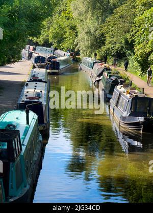 Le puttering autour sur les bateaux de ménage est une tradition typiquement anglaise de loisirs. Les cours d'eau, canaux, cours d'eau et rivières d'Oxford sont une source de nombreux tr Banque D'Images