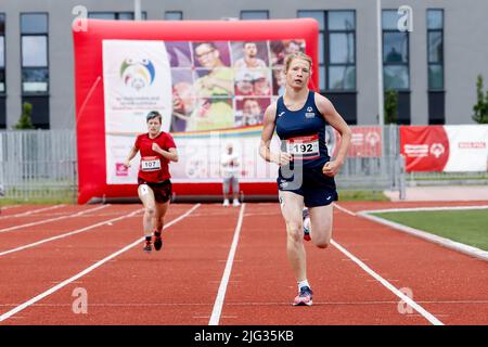 Les athlètes polonais participent à une course de 400 mètres lors des Jeux Olympiques nationaux d'été 2022 à la salle des sports de l'Université technique Swietokrzyskie, à Kielce, en Pologne, sur 6 juillet 2022. Special Olympics est une organisation internationale qui soutient les personnes handicapées intellectuelles. Il organise des compétitions sportives au niveau national et international. Les Jeux olympiques spéciaux nationaux détermineront qui se présentera aux Jeux olympiques spéciaux mondiaux d'été 2023 à Berlin. Cette année, les Jeux en Pologne ont invité un nombre limité d'athlètes ukrainiens car ils n'ont pas pu tenir leur G national Banque D'Images