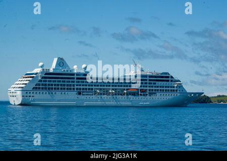 Bantry West Cork Irlande, jeudi 7 juillet 2022; le bateau de croisière Sirena est arrivé ce matin à Bantry Bay. Le navire des îles Marshall, transportant 1000 passagers, a amarré à 7,30AM, où les passagers ont débarqué et ont effectué des excursions d'une journée au Mizen, à Beara Peninsula et à Killarney, ainsi qu'à Bantry Town. Credit ; ED/Alay Live News Banque D'Images