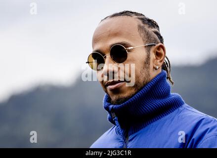 Spielberg, Autriche. 7th juillet 2022. SPIELBERG - Lewis Hamilton (Mercedes) arrive sur le circuit Red Bull Ring devant le Grand Prix d'Autriche. Credit: SEM VAN DER WAL /ANP/Alamy Live News Credit: ANP/Alamy Live News Banque D'Images