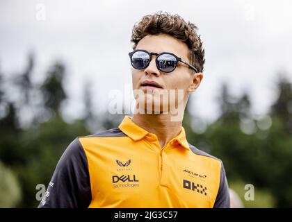 Spielberg, Autriche. 7th juillet 2022. SPIELBERG - Lando Norris (McLaren) arrive sur le circuit Red Bull Ring devant le Grand Prix d'Autriche. Credit: SEM VAN DER WAL /ANP/Alamy Live News Credit: ANP/Alamy Live News Banque D'Images