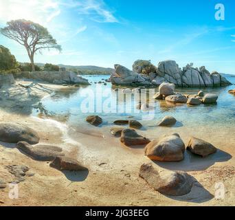 Vue remarquable sur les plages de Palombaggia et Tamaricciu. Destination de voyage célèbre. Lieu: Porto-Vecchio, Corse, France, Europe Banque D'Images