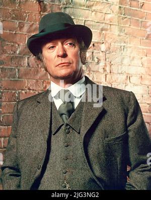 MICHAEL CAINE dans JACK LE RIPPER (1988), dirigé par DAVID WICKES. Crédit: THAMES TELEVISION / Album Banque D'Images