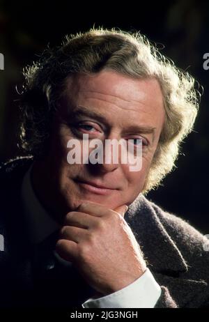 MICHAEL CAINE dans JACK LE RIPPER (1988), dirigé par DAVID WICKES. Crédit: THAMES TELEVISION / Album Banque D'Images