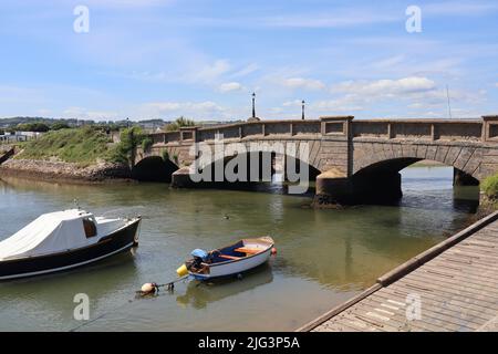 L'ancien pont routier traversant la rivière Ax à Axmouth. Il a été remplacé en 1990 et est le plus ancien pont en béton d'Angleterre Banque D'Images