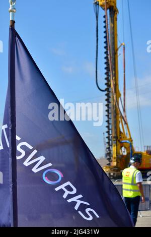 Redcar, Royaume-Uni. 07 juillet 2022. La construction de l’installation éolienne offshore de SeAH Wind Ltd marque le premier investissement majeur du secteur privé à commencer la construction dans un Freeport britannique. Le maire de Tees Valley, Ben Houchen, président et chef de la direction de SeAH Steel Holdings Joosung Lee, et le secrétaire d'entreprise du député de RT Hon Kwasi Kwarteng ont participé à une cérémonie de signature officielle, à des présentations et à l'inauguration de l'installation de £400million, avec plus de 200 chefs d'entreprise locaux également présents. Crédit : Teesside Snapper/Alamy Live News Banque D'Images