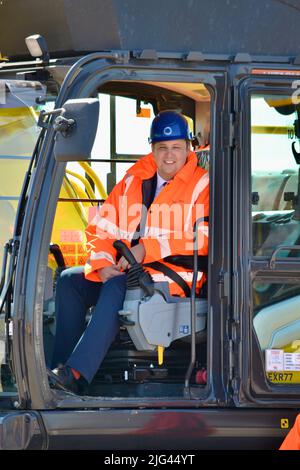 Redcar, Royaume-Uni. 07 juillet 2022. Le maire de Tees Valley, Ben Houchen, a été photographié alors que la construction de l'installation éolienne offshore de SeAH Wind Ltd, marque le premier investissement majeur du secteur privé à commencer la construction d'un Freeport au Royaume-Uni. M. Houchen a participé à une cérémonie de signature officielle, à des présentations et à l'inauguration de l'installation de £400million, ainsi qu'à des représentants du gouvernement et de SeAH Wind, avec plus de 200 chefs d'entreprise locaux également présents. Crédit : Teesside Snapper/Alamy Live News Banque D'Images