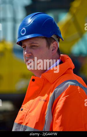 Redcar, Royaume-Uni. 07 juillet 2022. Le maire de Tees Valley, Ben Houchen, a été photographié alors que la construction de l'installation éolienne offshore de SeAH Wind Ltd, marque le premier investissement majeur du secteur privé à commencer la construction d'un Freeport au Royaume-Uni. M. Houchen a participé à une cérémonie de signature officielle, à des présentations et à l'inauguration de l'installation de £400million, ainsi qu'à des représentants du gouvernement et de SeAH Wind, avec plus de 200 chefs d'entreprise locaux également présents. Crédit : Teesside Snapper/Alamy Live News Banque D'Images