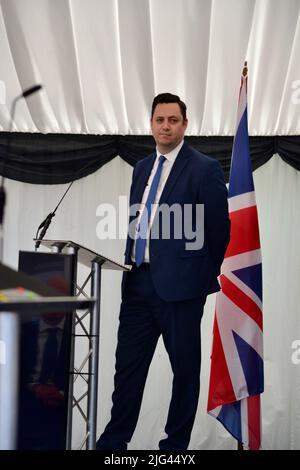 Redcar, Royaume-Uni. 07 juillet 2022. Le maire de Tees Valley, Ben Houchen, a été photographié alors que la construction de l'installation éolienne offshore de SeAH Wind Ltd, marque le premier investissement majeur du secteur privé à commencer la construction d'un Freeport au Royaume-Uni. M. Houchen a participé à une cérémonie de signature officielle, à des présentations et à l'inauguration de l'installation de £400million, ainsi qu'à des représentants du gouvernement et de SeAH Wind, avec plus de 200 chefs d'entreprise locaux également présents. Crédit : Teesside Snapper/Alamy Live News Banque D'Images