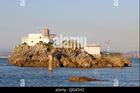 École de voile de la Fédération de Cantabrie sur l'Isla de la Torre Santander baie Cantabria Espagne Banque D'Images