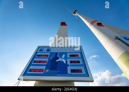 Communauté Windpark Westernfeld-Buchgarten, près de Lichtenau, 11 éoliennes, station de charge gratuite pour les e-cars au parc éolien, organiser en coopération Banque D'Images