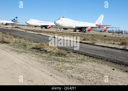 Les avions de ligne de haute époque garés à l'aéroport de Mojave en Californie en attente d'être réparés et remis à neuf pour être réutilisés comme fret et autres Banque D'Images