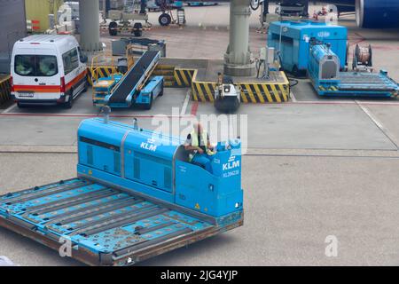 Chargeur de fret à l'aéroport d'Amsterdam Schiphol 30 juin 2022 Banque D'Images