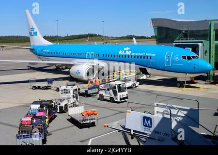 KLM avion chargement de bagages à l'aéroport de Göteborg Landvetter 30 juin 2022 Banque D'Images