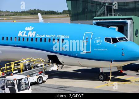 KLM avion chargement de bagages à l'aéroport de Göteborg Landvetter 30 juin 2022 Banque D'Images