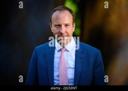 Londres, Royaume-Uni. 7 juillet 2022. Matt Hancock, député en photo, donne des interviews aux médias sur College Green, Westminster, après que le premier ministre Boris Johnson ait annoncé sa démission. Date de la photo: Jeudi 7 juillet 2022. Le crédit photo devrait se lire: Matt Crossick/Empics/Alamy Live News Banque D'Images